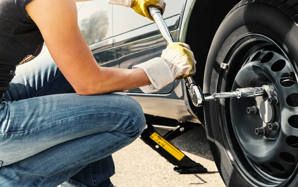 torque-wrench-and-indispensable-tool-in-mechanical-engineering-automotive-construction-and-aerospace